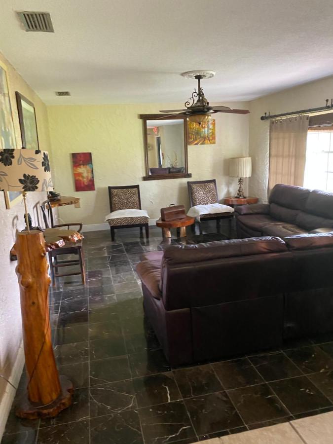 Готель Oyo Family Ranch At Melbourne Fl Екстер'єр фото