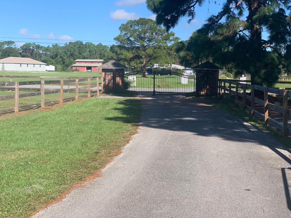 Готель Oyo Family Ranch At Melbourne Fl Екстер'єр фото